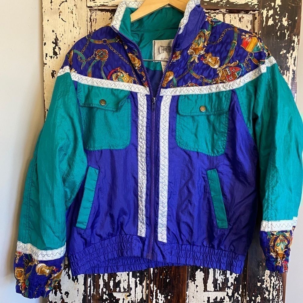 Women’s Vintage 90s Active Frontier Sport nylon Windbreaker.  Size Small.